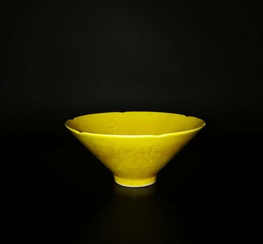 Chinese Yellow glaze dragon Porcelain Bowl (1 of 8)