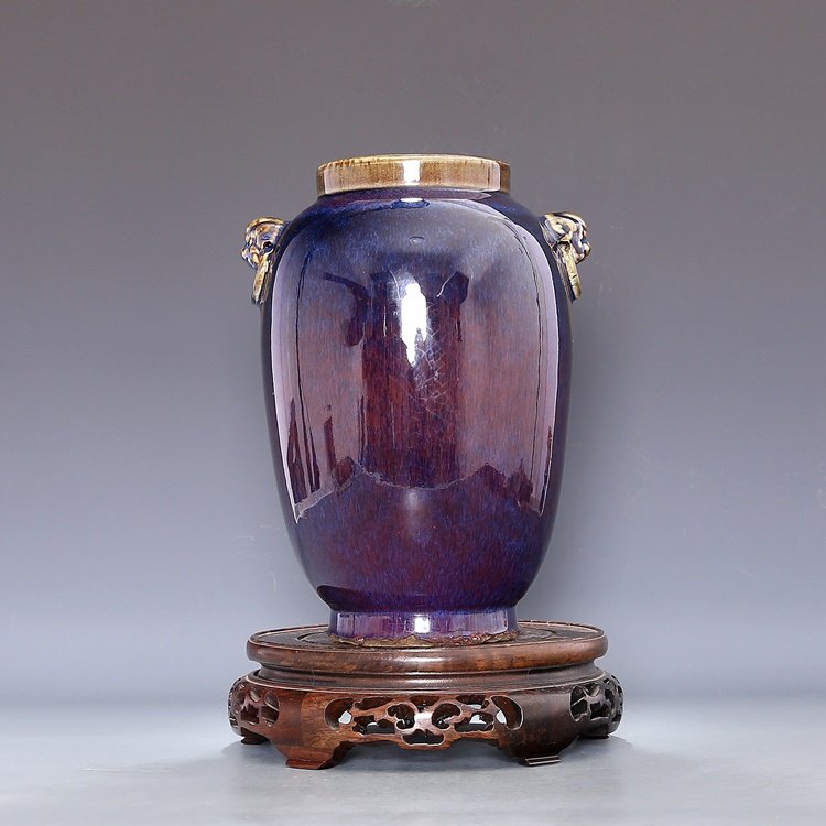 Chinese Qing Qianlong Red Porcelain  Vase (1 of 7)