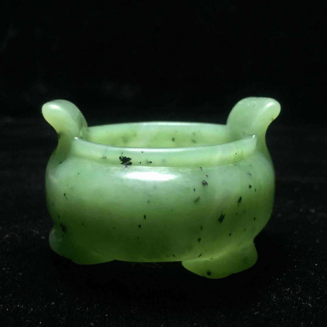 Vintage Chinese Hetian Jade Double Ears Incense Burner: Vintage Chinese Hetian Jade Double Ears Incense Burner .Identification certificate.Good condition.Dimension:37*54mm.Weight:75.41g