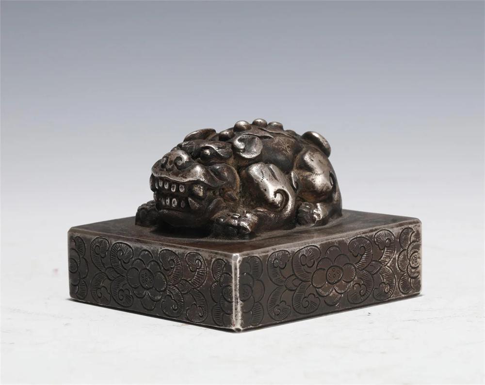 Chinese Bronze Alloy Beast Seal (1 of 9)