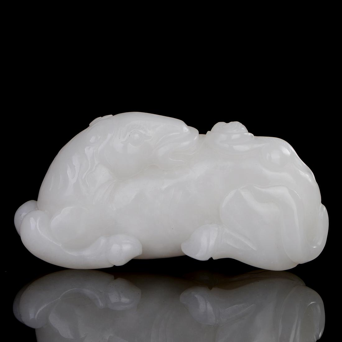 Chinese Qing Dynasty Hetian White Horse and Monkey: Chinese Qing Dynasty Hetian White Horse and Monkey.Identification certificate.Good condition..Size:104*51*38mm.Weight:289.22g