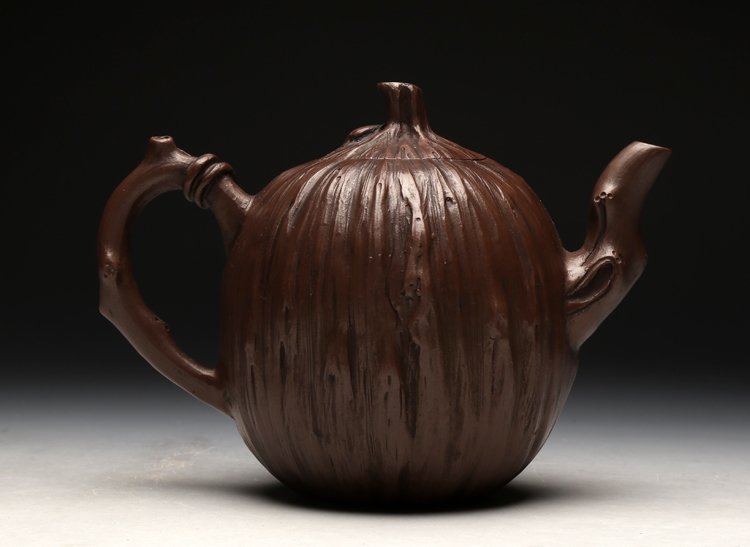 A Zisha Teapot And Cover: A Zisha Teapot And Cover,capacity:500CC