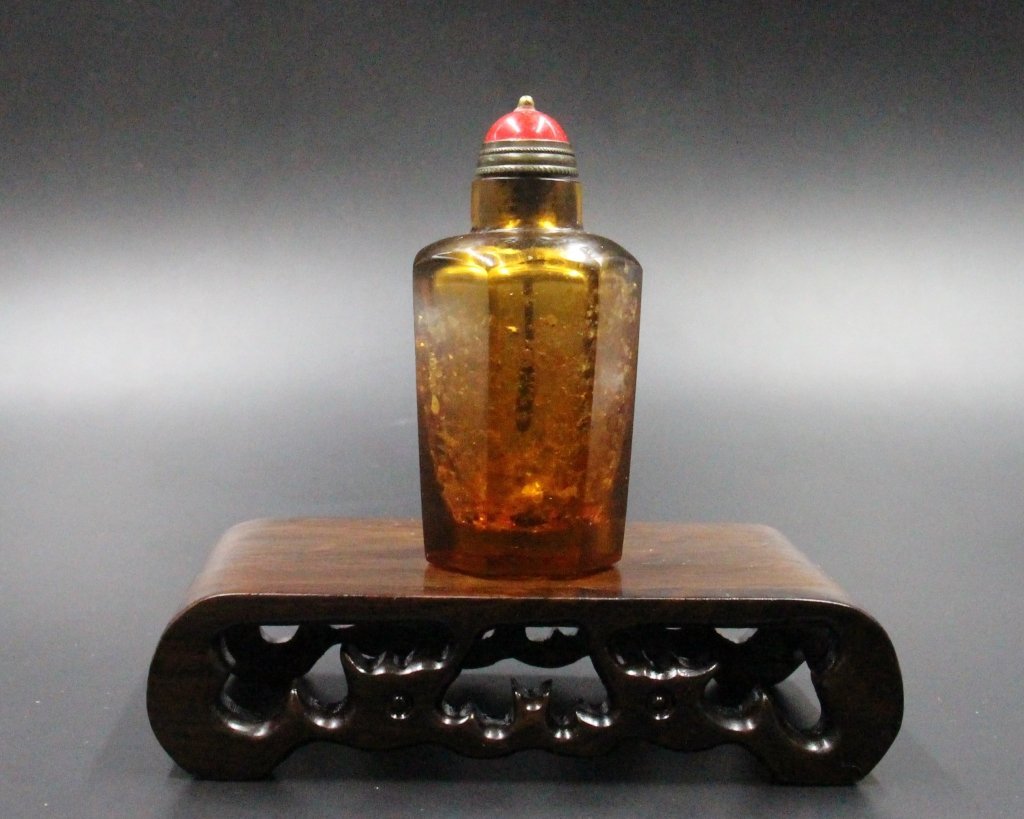 Chinese Rock Crystal Snuff Bottle (1 of 3)