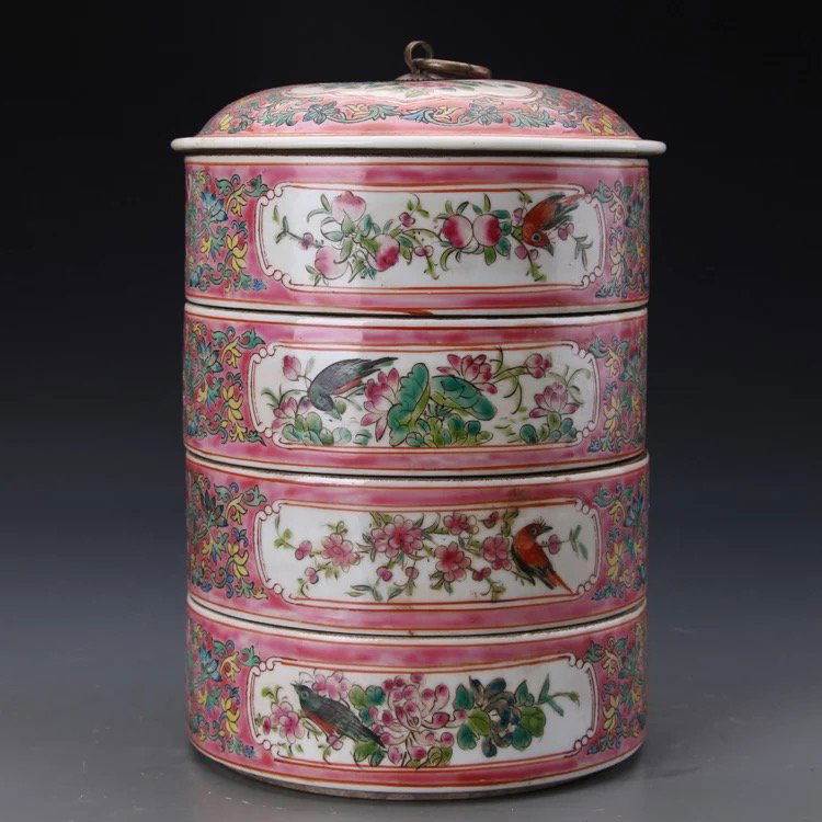 Chinese Famille Rose Porcelain BOX (1 of 5)