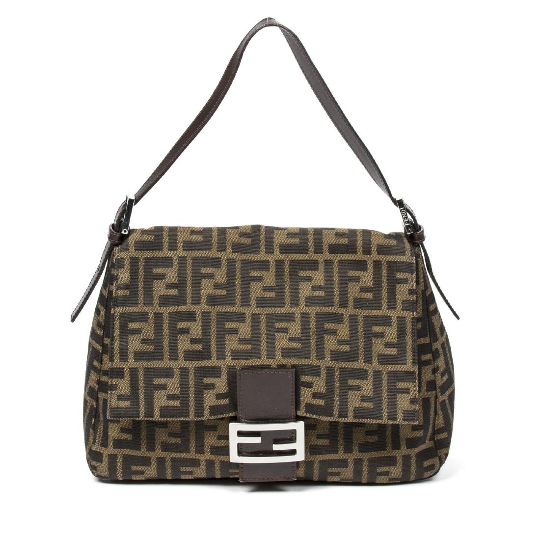 Fendi Mama Baguette: FENDI Mama Baguette in brown monogram canvas, brown leather handle, silver hardware. Brown canvas interior with 1 zip pocket. Production number: 2308-26325-009. Perfect condition overall.