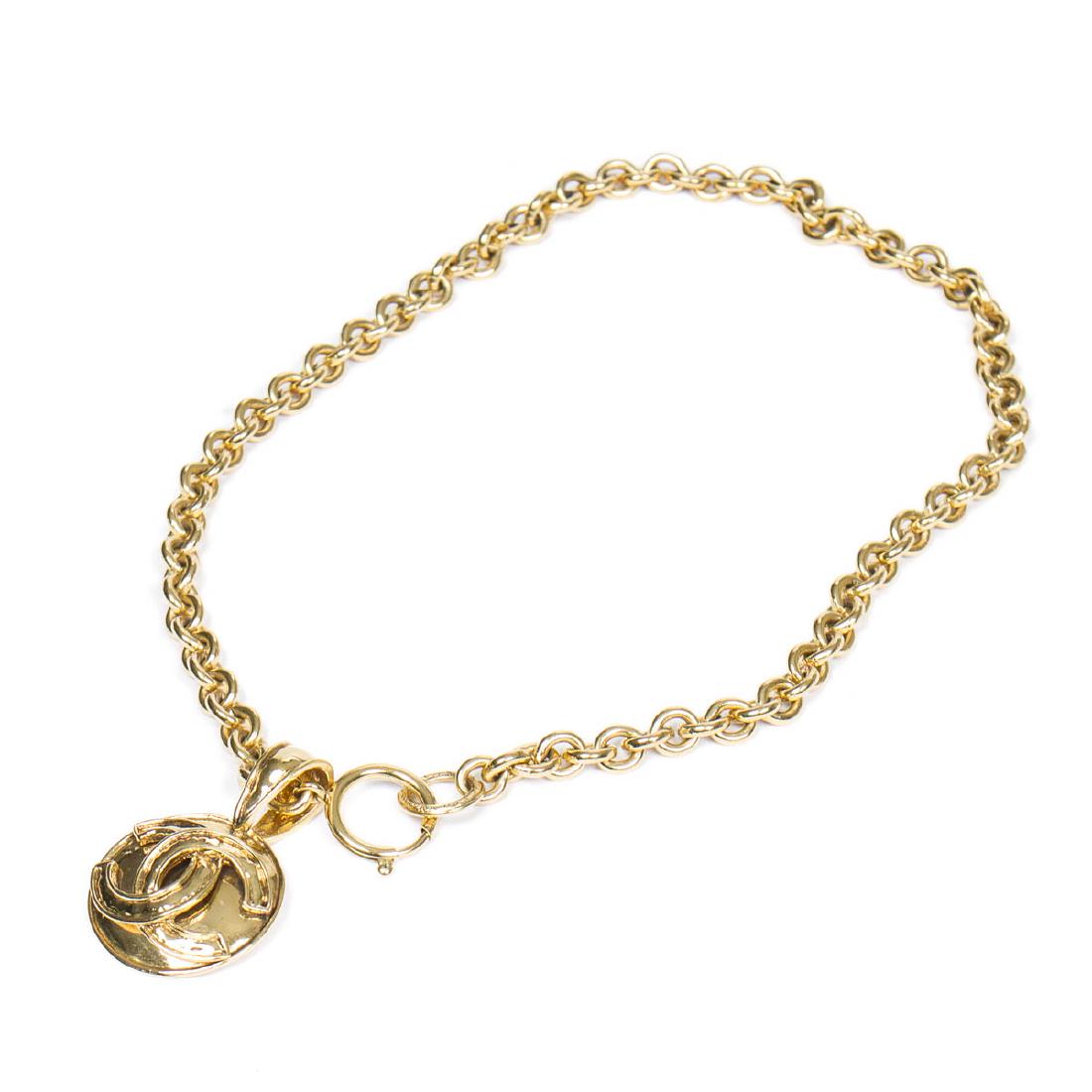 Chanel Vintage Necklace Round Pendant in Gold tone (1 of 2)