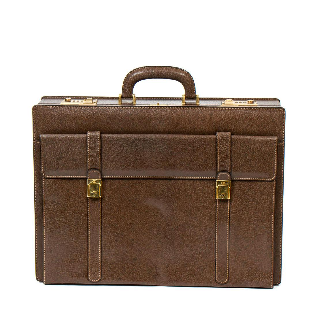 Gucci Calf Leather Vintage Briefcase: Pre-loved Gucci Vintage Briefcase in Brown Calf Leather and Gold hardware. Brands Identifier : 016-3350. Dimensions: 43*32*10,5cm. The Item comes with Keys in Clochette. All BrandCo Paris items come w