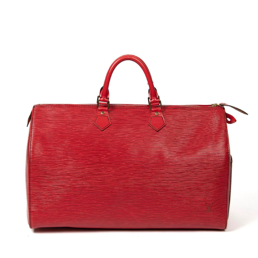 Louis Vuitton Calf Leather Speedy Black Stitching 40: Pre-loved Louis Vuitton Speedy Black Stitching 40 in Red Calf Leather and Golden Brass hardware. Brands Identifier : VI1900. Dimensions: 42*25,5*19cm. All BrandCo Paris items come with a certificate o