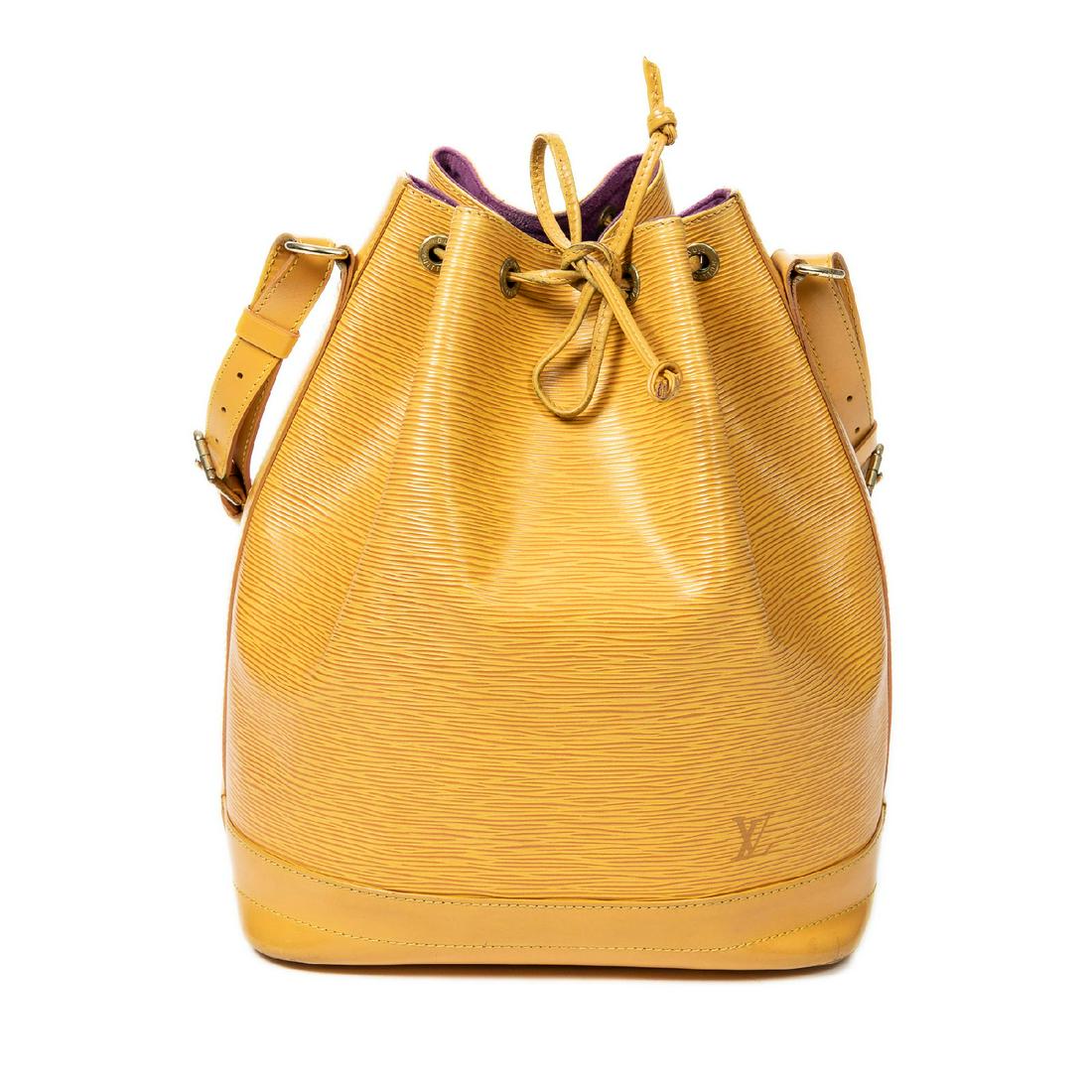 Louis Vuitton Calf Leather Noe GM: Pre-loved Louis Vuitton Noe GM in Yellow Calf Leather and Golden Brass hardware. Brands Identifier : AR1905. Dimensions: 27*34*16cm. All BrandCo Paris items come with a certificate of authenticity. Pl