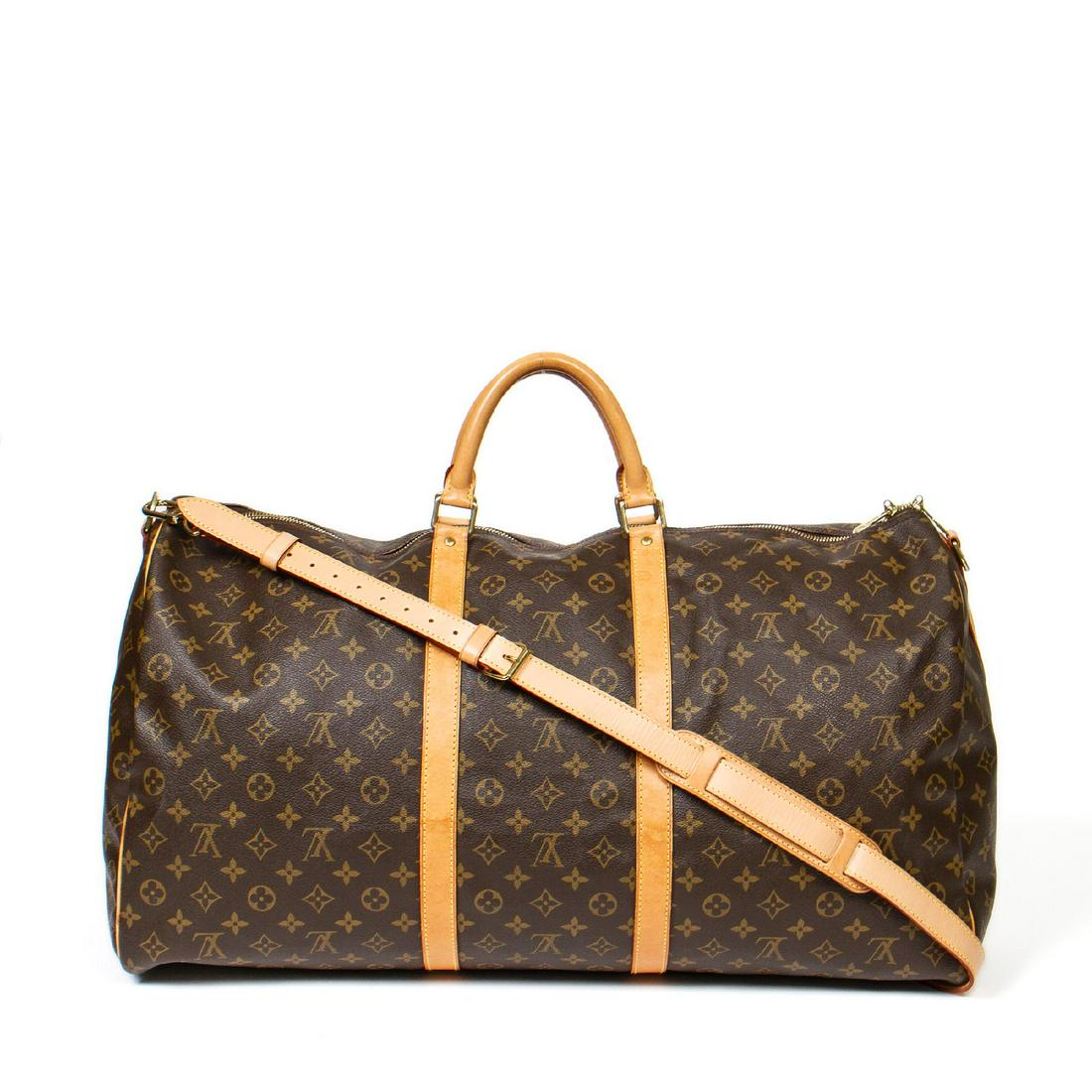Louis Vuitton Coated Canvas Keepall Bandouliere 60: Pre-loved Louis Vuitton Keepall Bandouliere 60 in Brown Coated Canvas and Golden Brass hardware. Brands Identifier : VI1901. Dimensions: 60*26*31cm. The Item comes with Strap, Keys, Cadenas, Luggage T