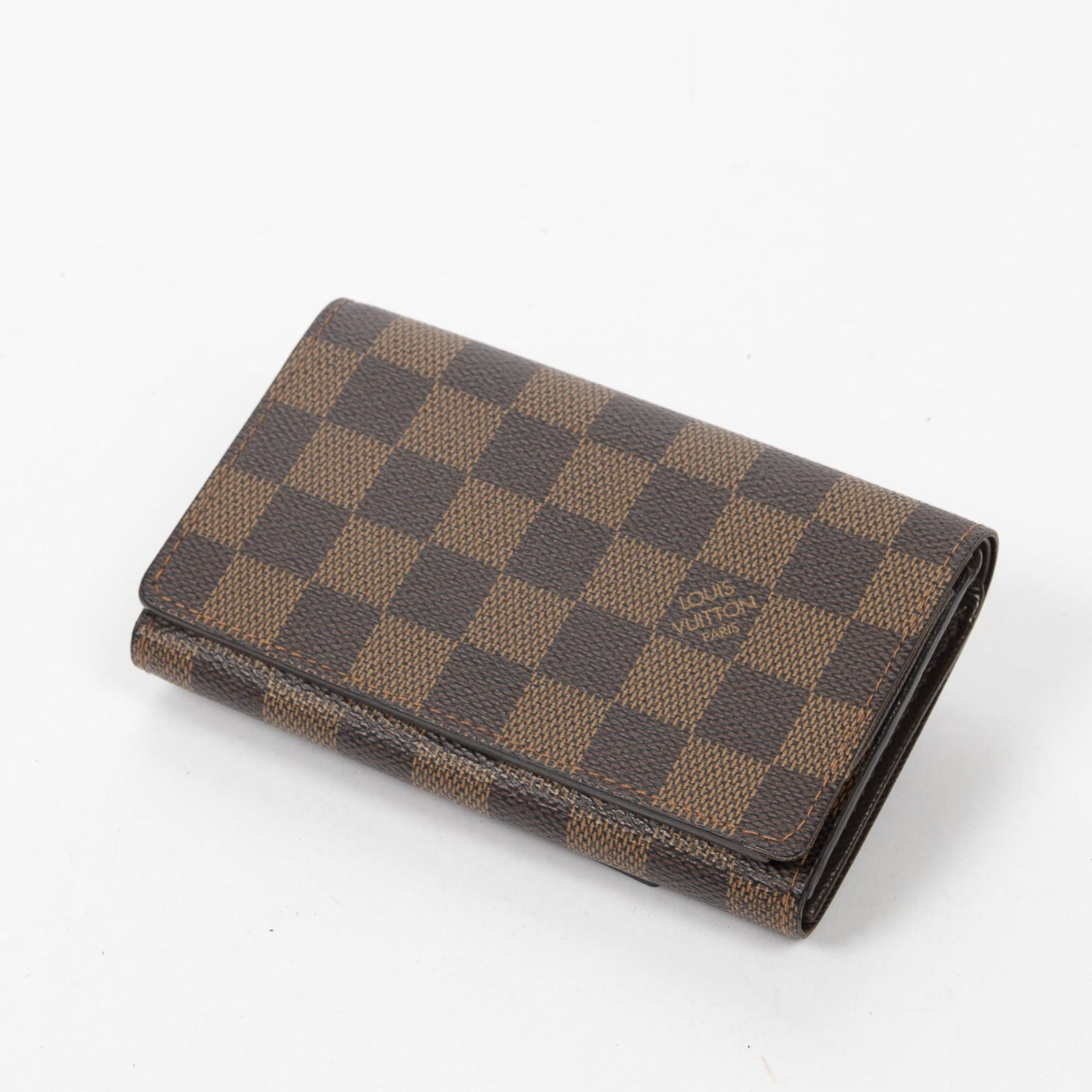 Louis Vuitton Porte-Tresor Zip 2 wallet: Pre-loved Louis Vuitton Porte-Tresor Zip wallet in Brown coated Damier Ebene monogram canvas. The hardware is in Golden Brass. Dimensions (L*H*D in cm): 12*8cm. Brand Production Code : CA1015. Excelle