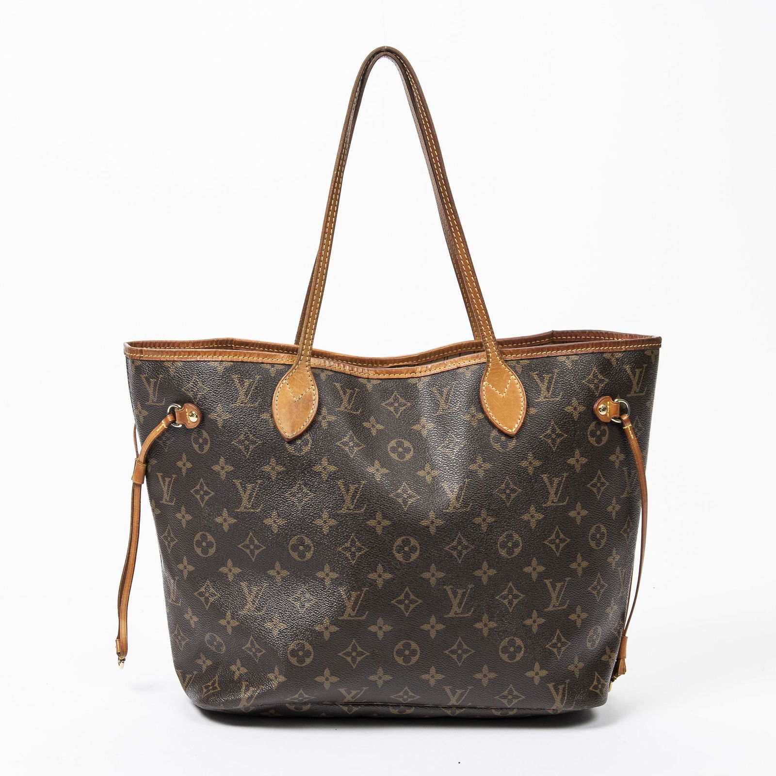 Louis Vuitton Neverfull MM: Pre-loved Louis Vuitton Neverfull MM in Brown coated Monogram Canvas with Vachetta leather Straps. The hardware is in Golden Brass. Dimensions (L*H*D in cm): 32*29*17cm. Brand Production Code : MS4122
