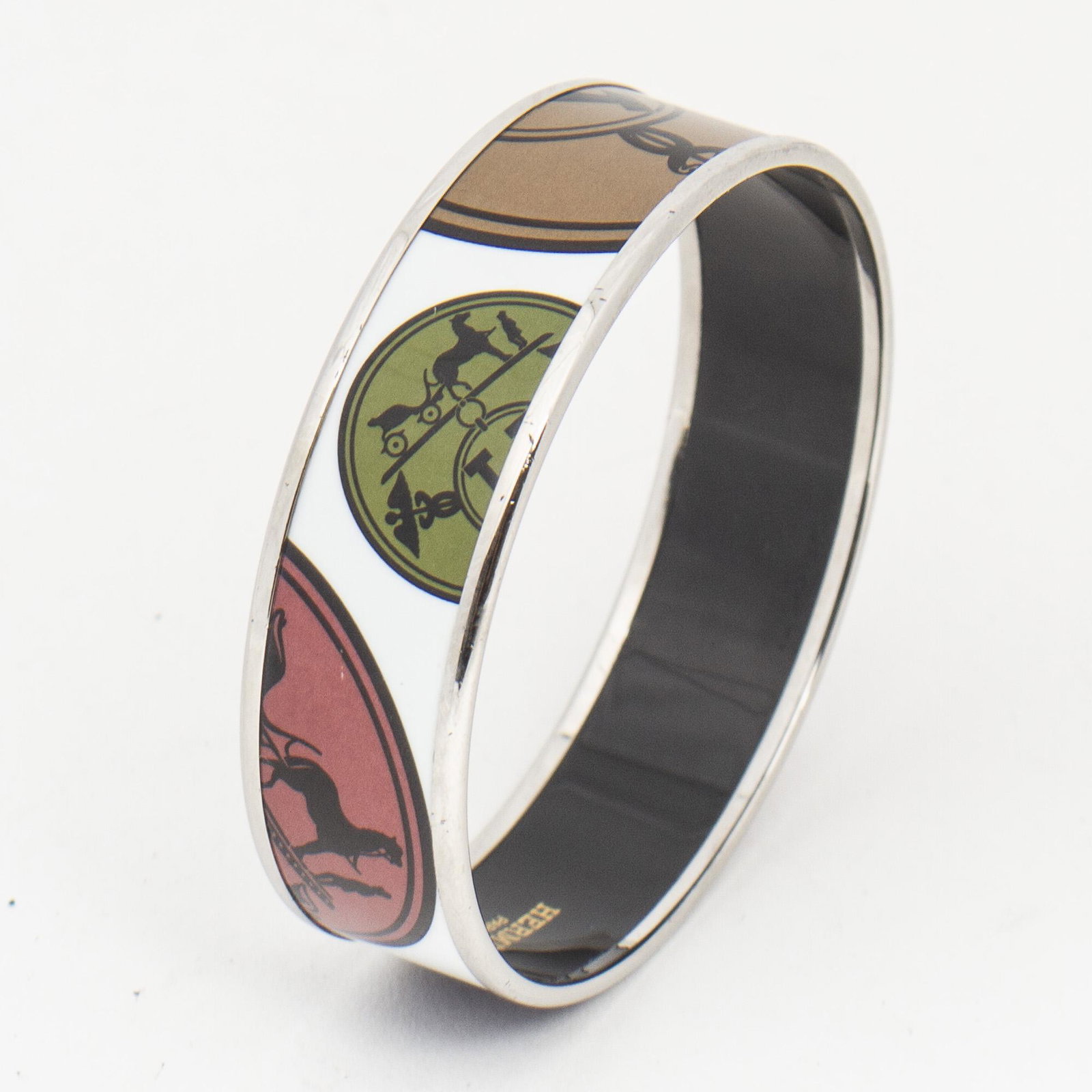 Hermes Enamel Bangle MM: Pre-loved Hermes Enamel Bangle MM in White, Green and Brown with Hermes Logo Motifs. The hardware is in Silver metal. Dimensions (L*H*D in cm): Diameter:6,5cm Bracelet: 2cm. Brand Production Code : St