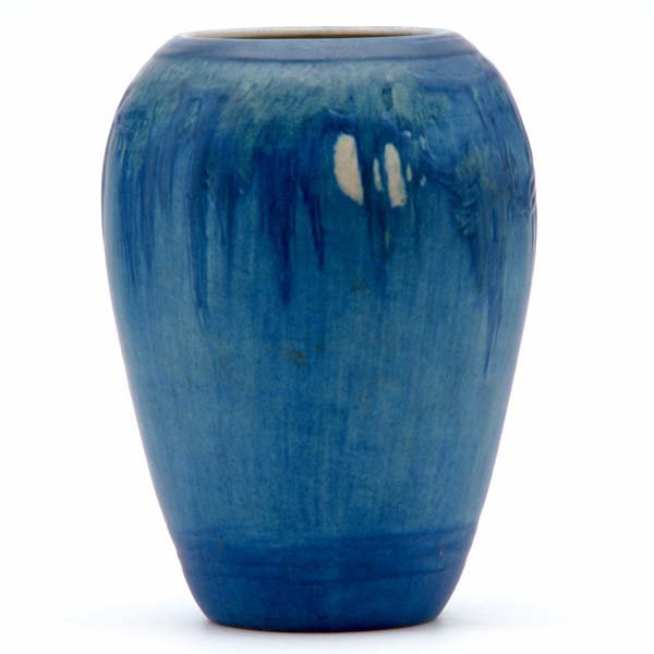 NEWCOMB COLLEGE Vase carved by Sadie Irvine with a