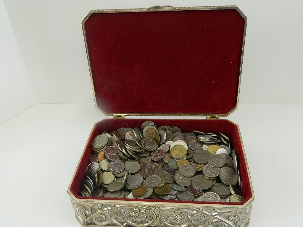 12 Pounds World Coins, Huge Assortment with Box (1 of 2)