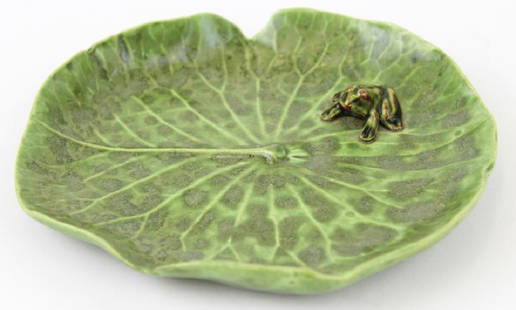 DODIE THAYER Palm Beach Lily Pad Frog Art Pottery Tray: Rare piece of Dodie Thayer studio art pottery. Features a frog on a lily pad. Very nice mottled green glaze. Incised signature on bottom. No damage or repairs to report. Very good condition. From a