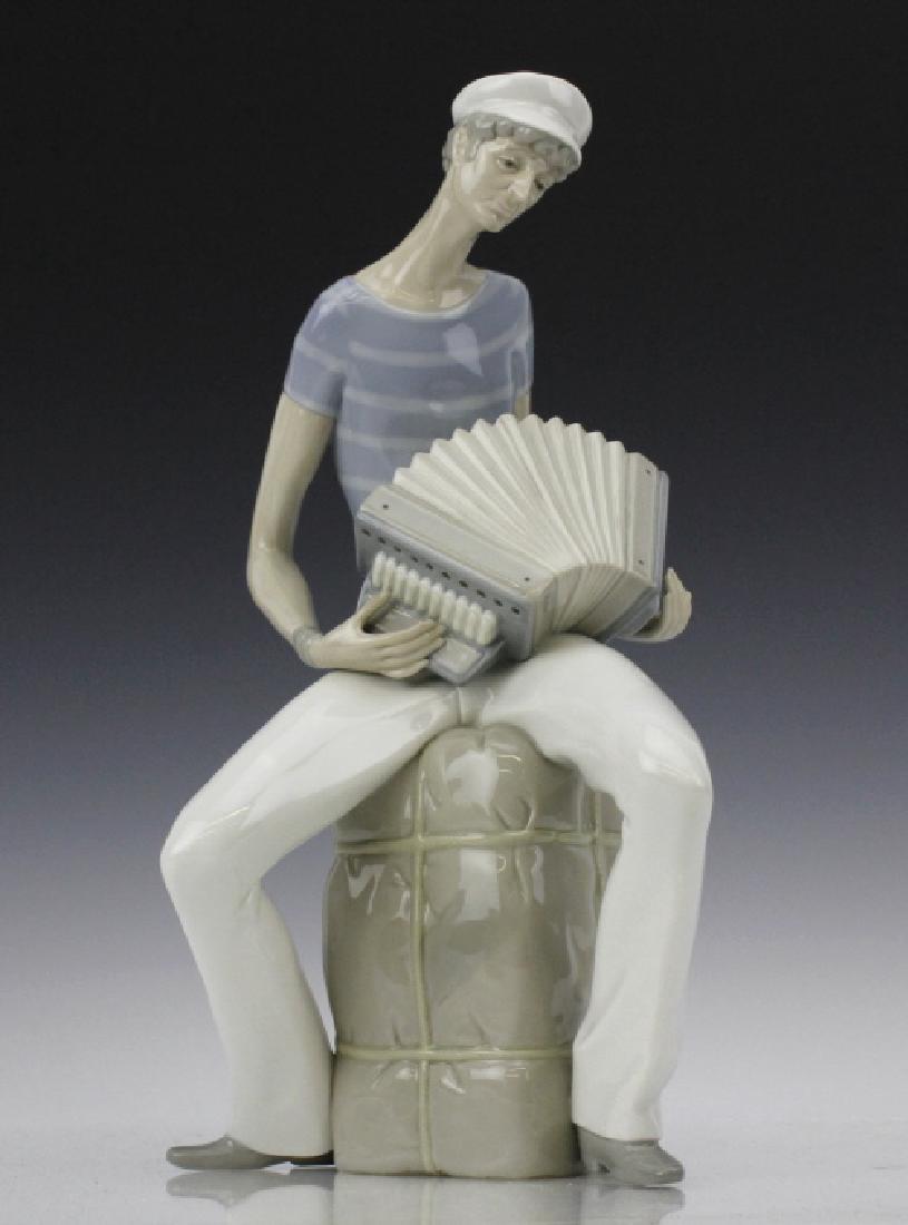 LLADRO Accordion Player 4606 Painted Porcelain Figurine (1 of 7)