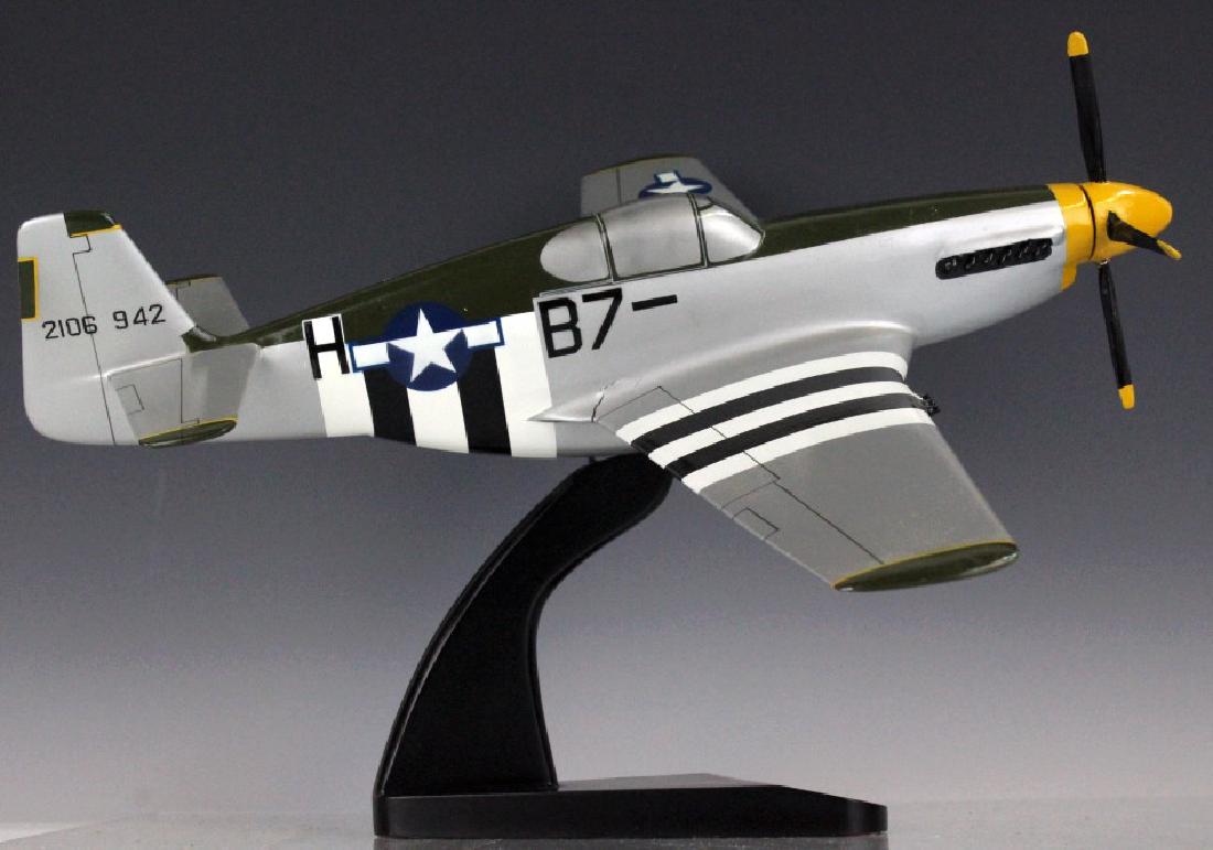 P-51 Mustang North American WWII Aircraft Model (1 of 10)
