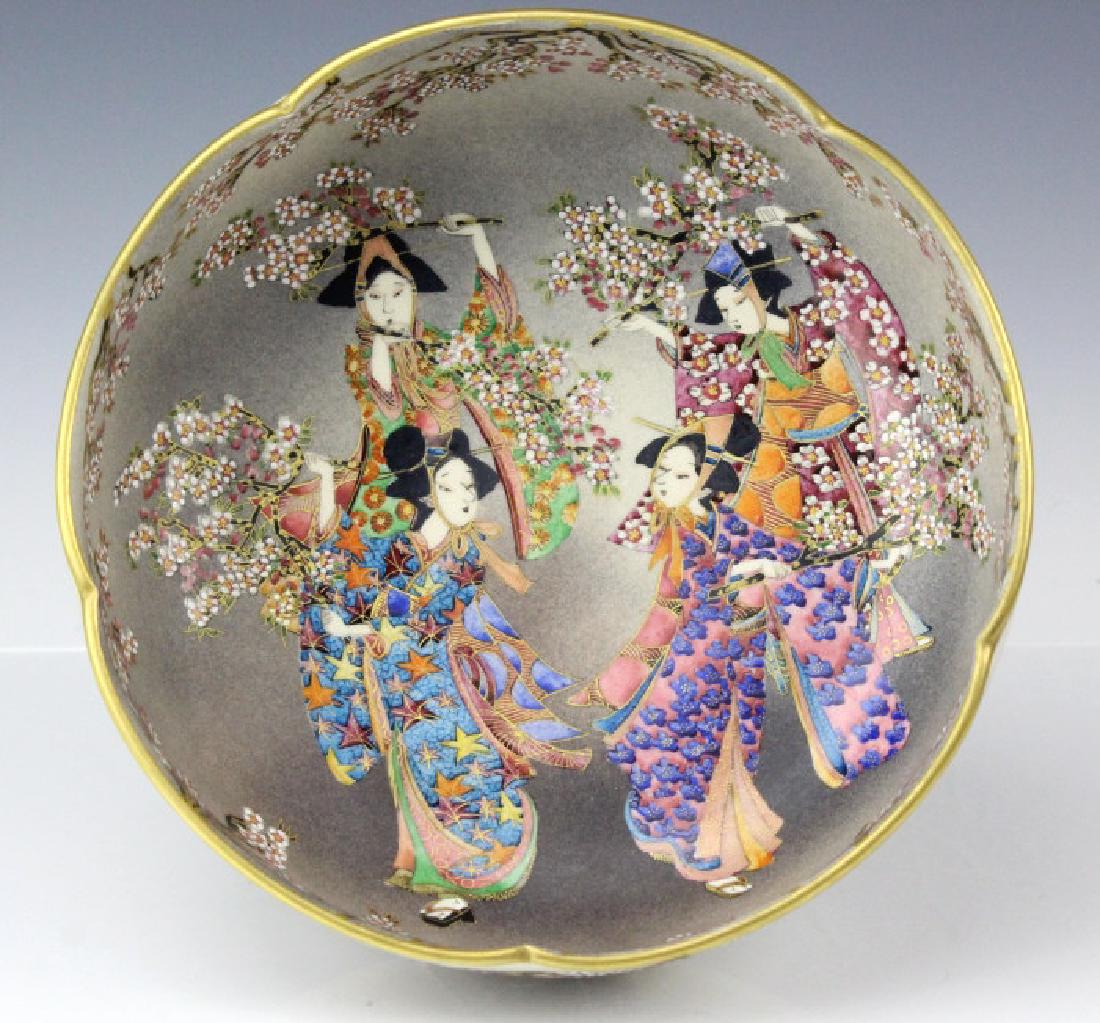 Meiji Period Japanese Satsuma Figural Bowl SIGNED (1 of 8)