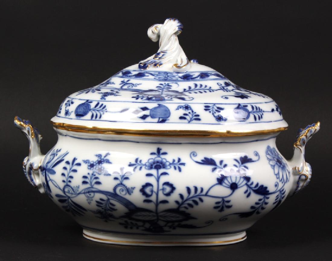 Meissen Blue Onion Lidded Porcelain Soup Tureen (1 of 7)