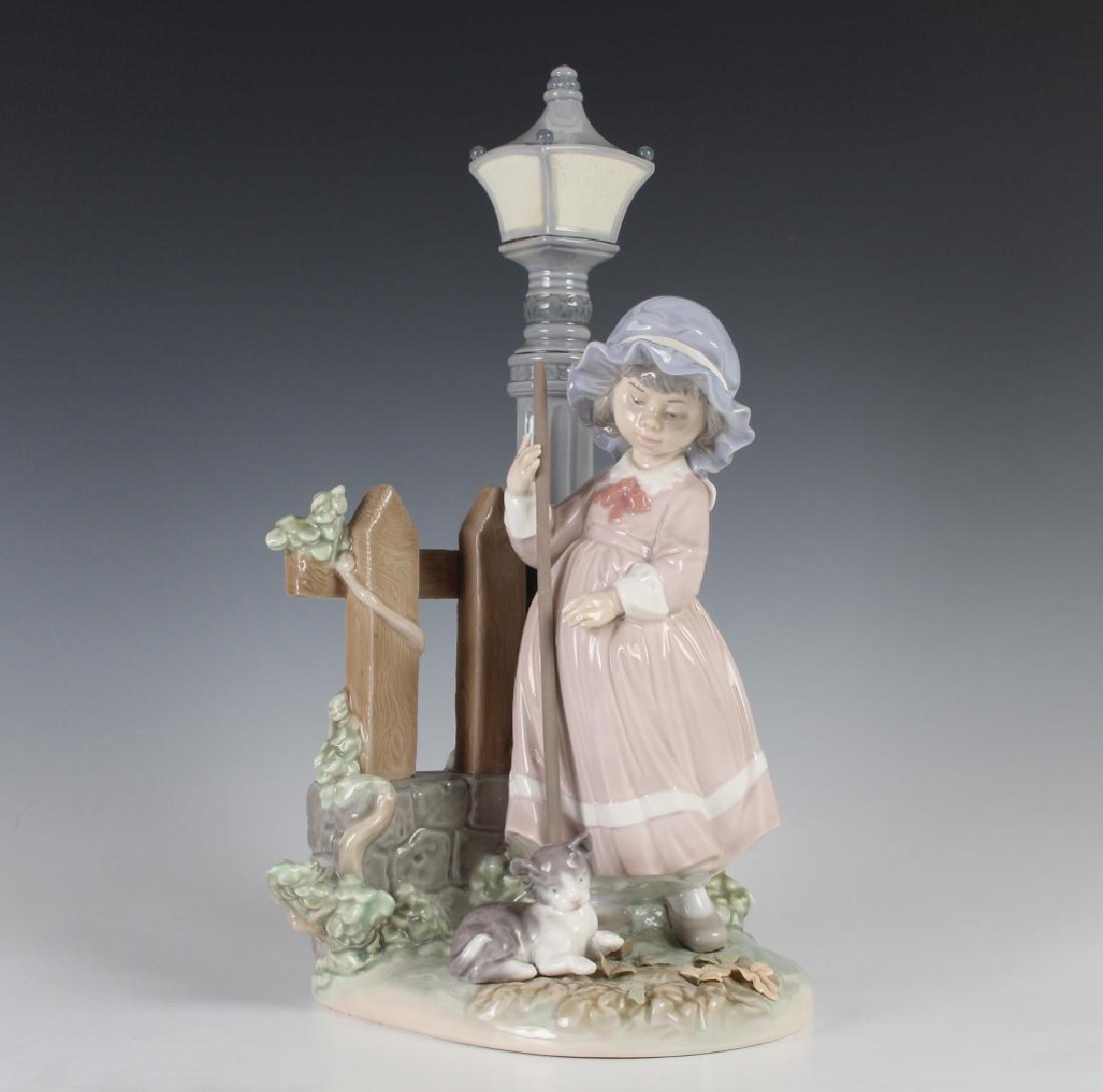 LLADRO  FALL CLEAN UP Girl & Cat #5286 Porcelain (1 of 6)