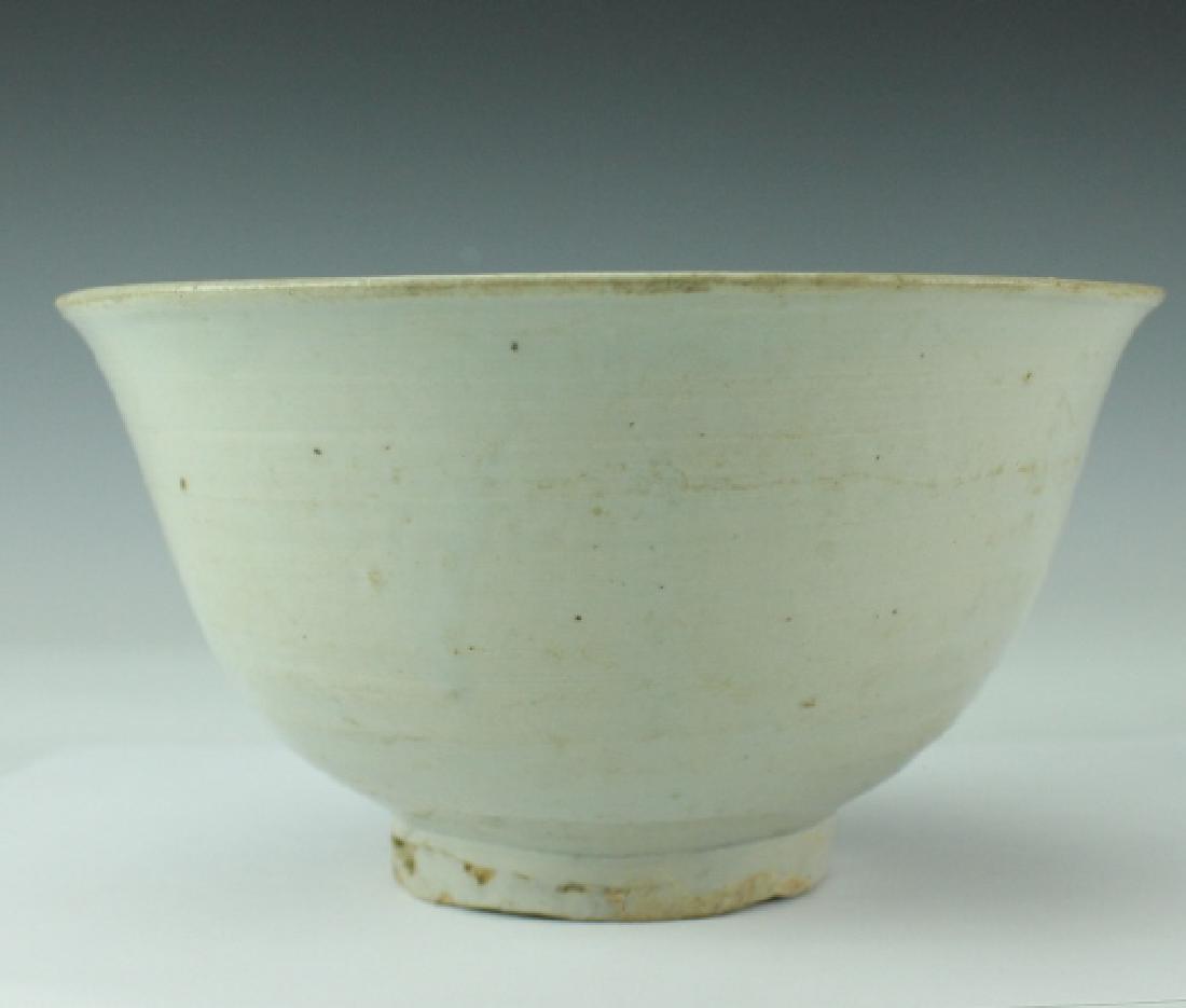 Korean Old Glazed Porcelain Rice Bowl BASS MUSEUM (1 of 6)