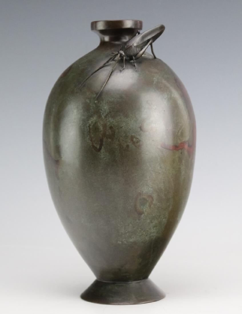 Japanese Fine Meiji Period Bronze Grasshopper Vase (1 of 9)