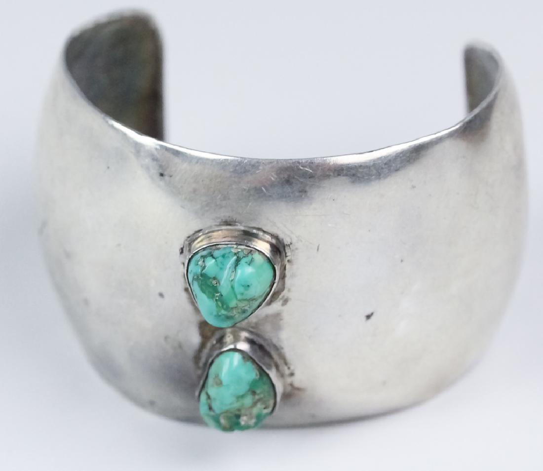 eeeVTG Native American Silver Navajo Cuff Bracelet (1 of 6)