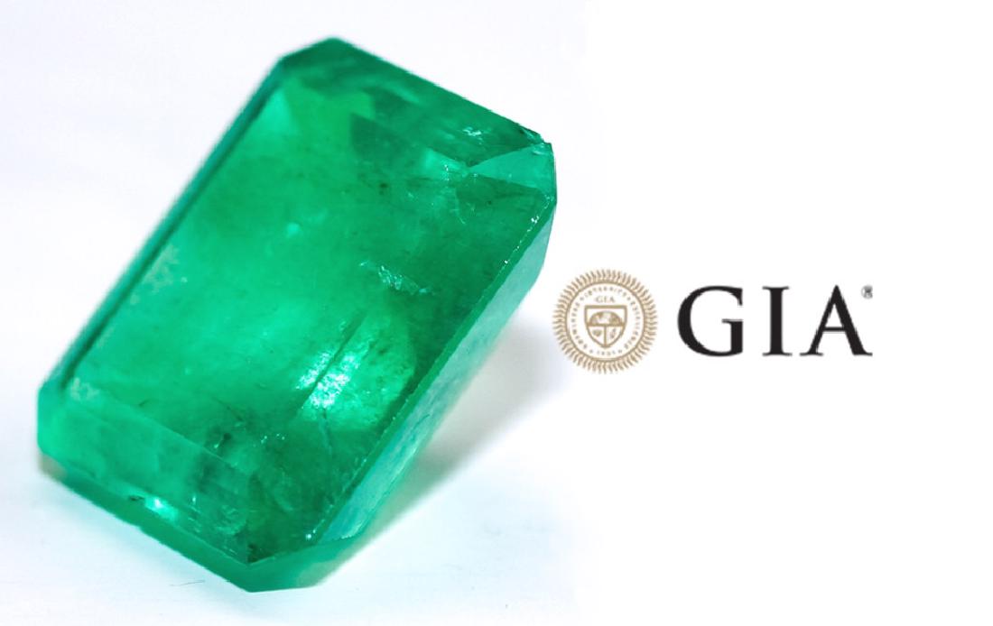 26 Carat Natural Green Colombian Emerald w/ GIA: Large loose Emerald gemstone, Origin Colombia. Elongated octagonal step cut with a weight of 26.11 carats. Natural Beryl of Colombian origin with (F1) minor clarity enhancement. Comes with GIA Gemolog