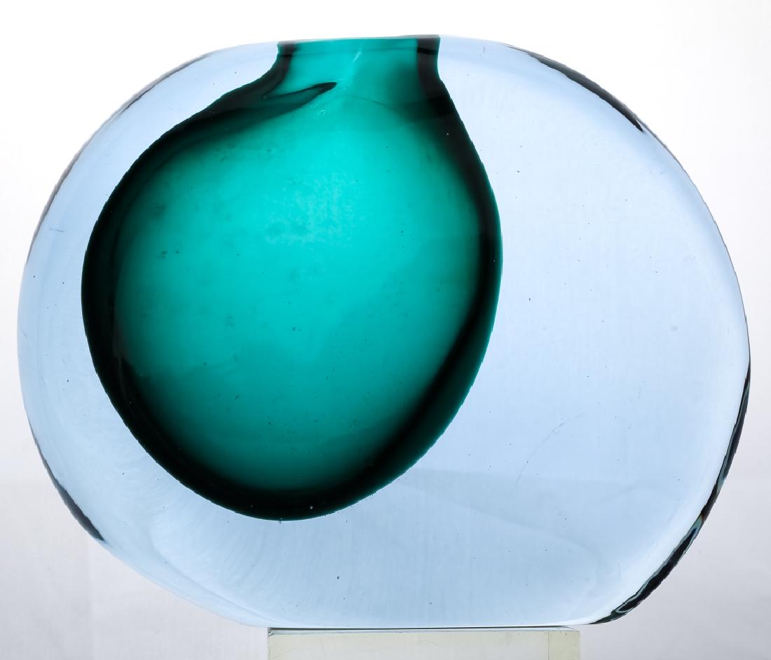 Antonio da Ros for Cenedese Murano Art Glass Vase: Vintage signed Cenedese vase. Guaranteed Authentic. Crafted of fine quality Italian art glass. From the momento series designed by Antonio da Ros. Features teal blue Sommerso glass encased in alexandr