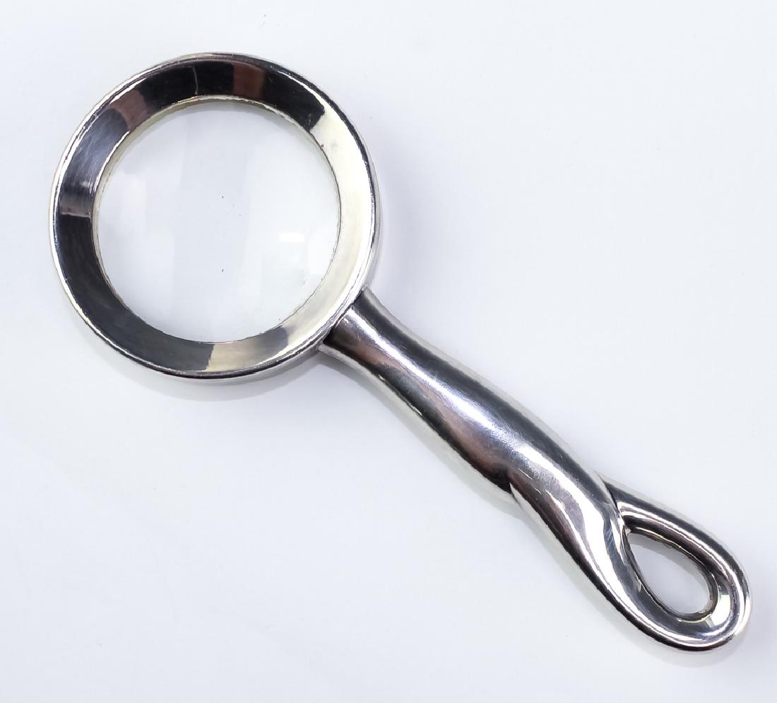 VTG Tiffany & Co. Sterling Silver Padova Magnifier: Elsa Peretti for Tiffany & Co. sterling silver magnifying glass. Features the Padova pattern with a 1 3/4" lens. Measures6 1/4" x 2 1/2". Marked Tiffany & Co. Elsa Peretti 925 Italy. Weighs 105.7 gram