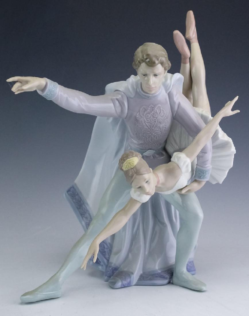 Lladro Spain Porcelain Pas De Deux 6374 Figure BOX: Spanish porcelain sculpture by Lladro. Guaranteed Authentic. Features the form titled Pas De Deux. Reference number 6374. Issued in 1997 and retired 2000. Measures 13" x 11". Good overall condition wi