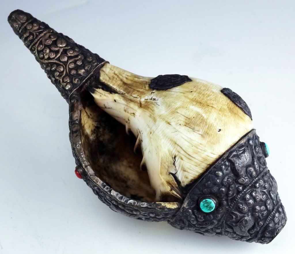 Repousse Silver Turquoise Mounted Nepalese Shell (1 of 6)