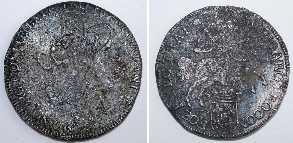 Pair Dutch Silver Rider Shipwreck Hollandia Coins (1 of 7)