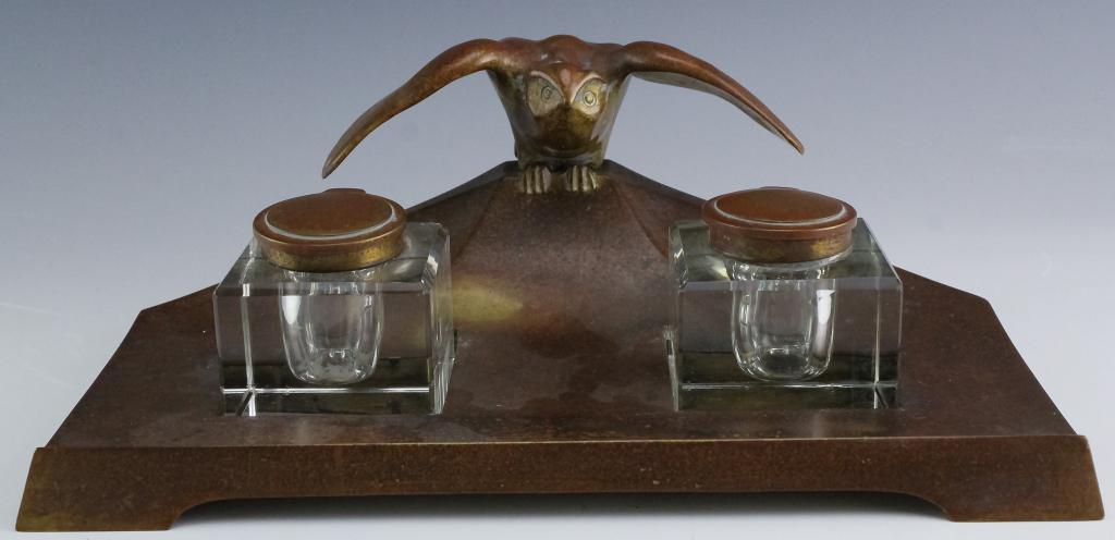 Antique Geschutzt Vienna Bronze Owl Double Inkwell: Geschutzt Austrian desk double inkwell. Crafted of fine quality Vienna bronze. Features two glass inkwell with bronze mounts occupied by a Owl bird with wings spread. Marked GESCHUTZT Depose Real Bron