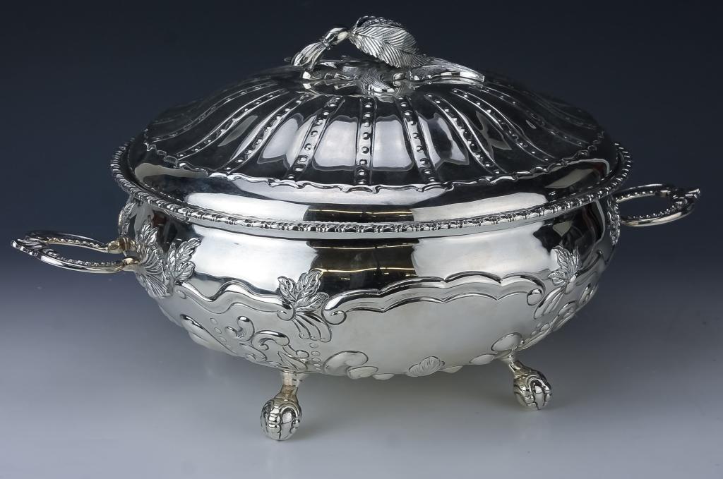Tane Mexican Sterling Silver Lidded Tureen 3210g: Stunning hand crafted artisan centerpiece lidded tureen by Tane Orfebres. Features an oval form with high relief floral and scrolled ornamentation. The lid is enhanced with a solid silver pomegranate