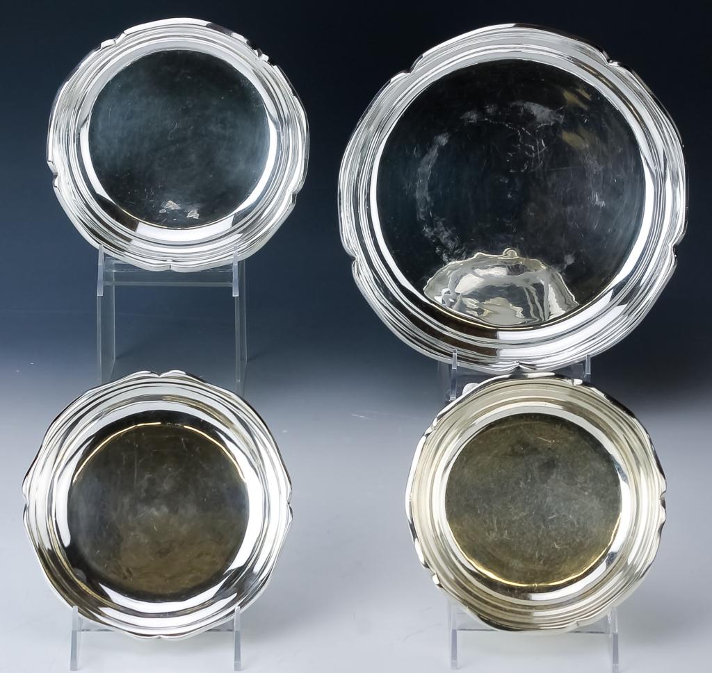 4 Graduated Mexican Sterling Silver Bowls 1540gr: Collection of hand crafted graduated bowls by Tane Orfebres. Features a circular form with scalloped rims. Measurements: 1 1/4" x 6 1/4", 1 3/4" x 6", 2" x 7 1/4", 2 1/4" x 9 3/4". All marked Tane wit