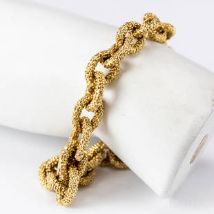 VCA Van Cleef & Arpels 18k Gold Anchor Bracelet 8": Guaranteed Authentic Vintage French Van Cleef and Arpels 18k gold bracelet. Features 10.4mm wide, textured, anchor links. Measures 8" long. Marked 750 VCA 88539 with French hallmarks. Weighs 65