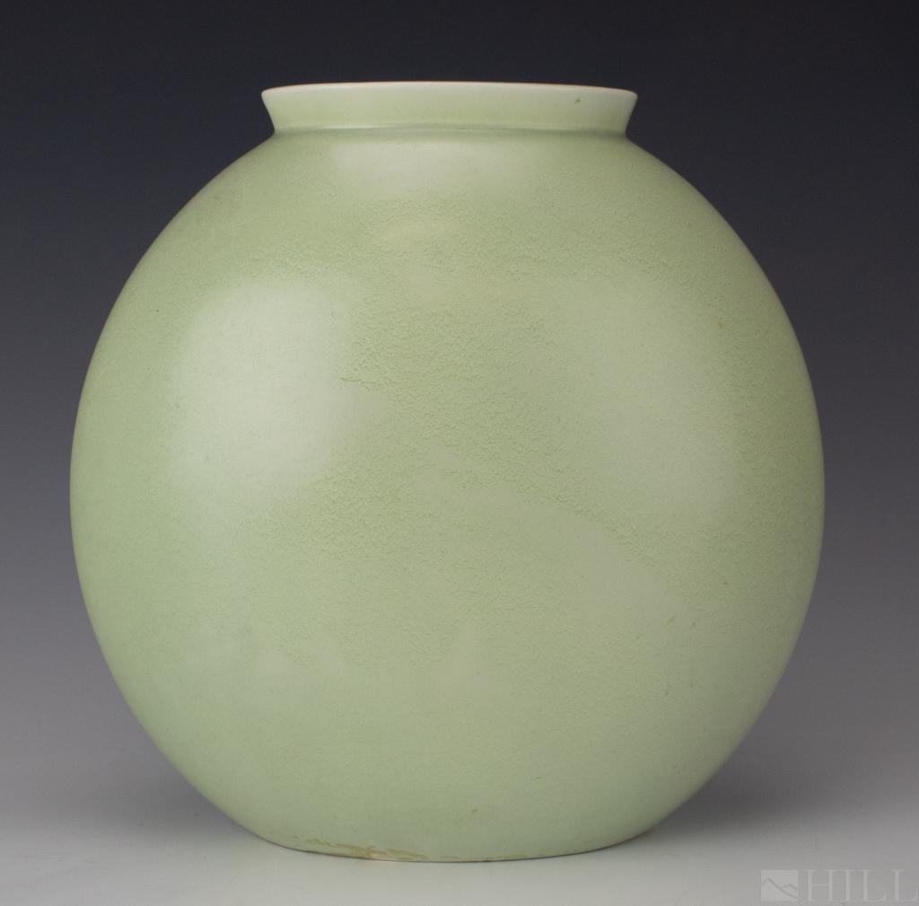 Lavenia Ceramic Art Pottery Vase Guido Andlovitz: Lavenia ceramic mint green art pottery Guido Andlovitz vase. Glazed vase: 9 3/4 in. x 10 in. x 4 1/2 in. Signed Lavenia. Good condition, showing mild surface wear, and crazing. Hill Auction Gallery in