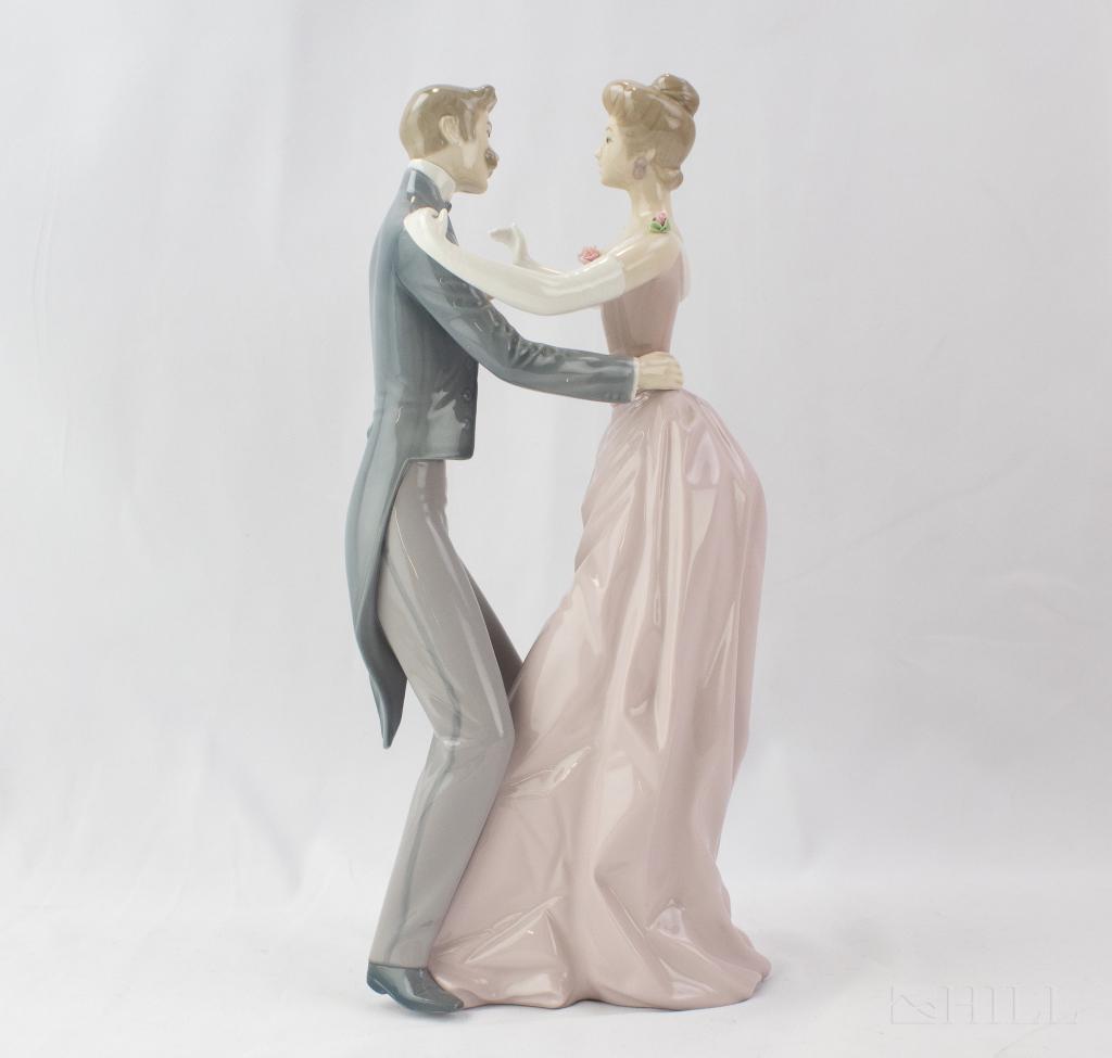 LLADRO Anniversary Waltz Dancing Pair Figure 1372 (1 of 5)