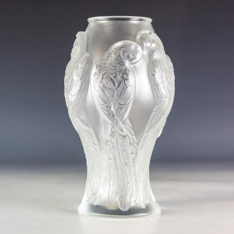 LALIQUE Parrot Decorated Frosted Crystal Ara Vase (1 of 5)