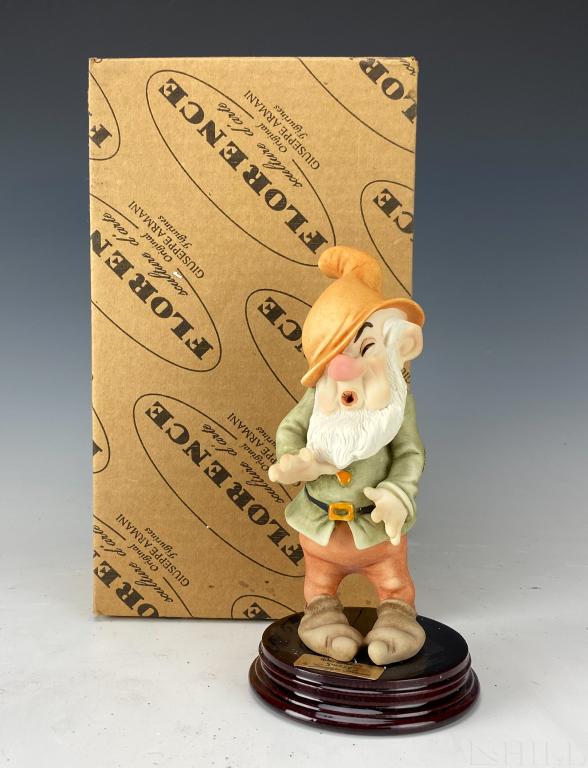 Giuseppe Armani Disney Snow Whites Sneezy with Box (1 of 5)