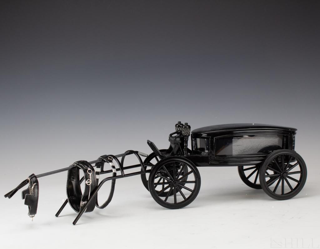 Disney 999 Happy Haunts Mansion Hearse Watch w Box (1 of 7)