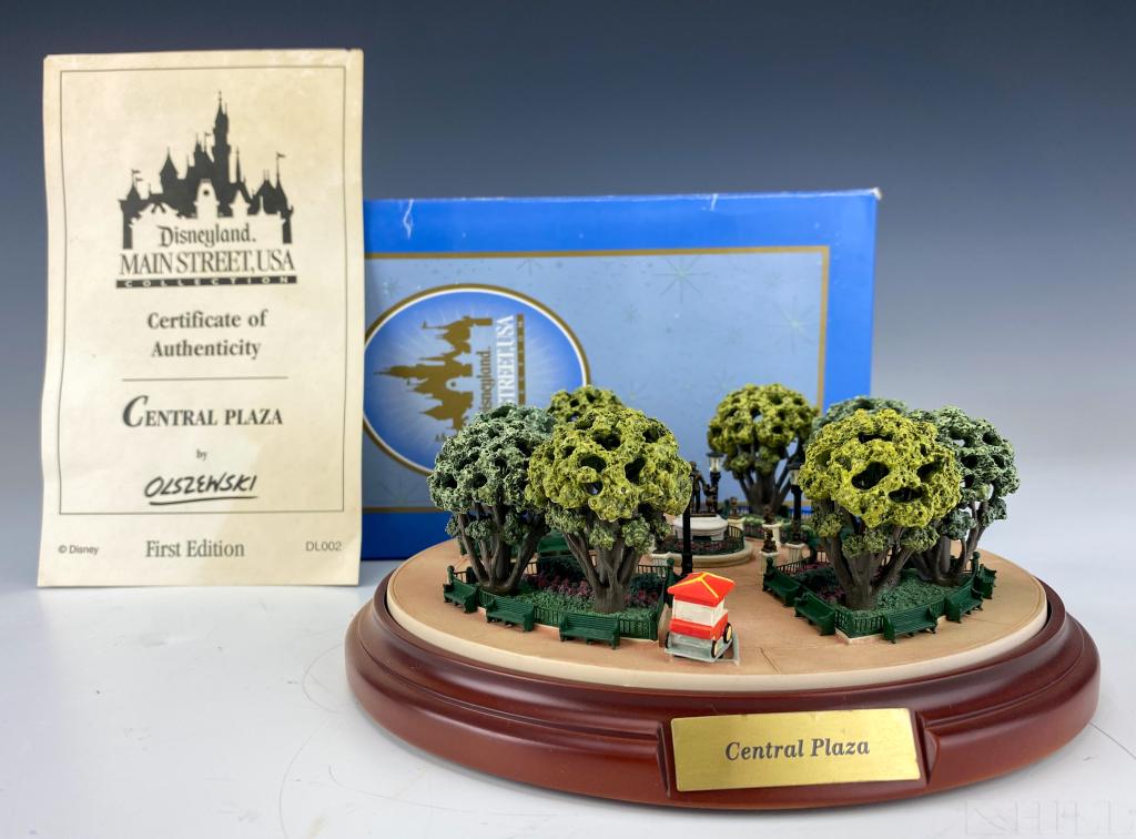 Olszewski Disney Mainstreet Central Plaza LE w/Box (1 of 6)