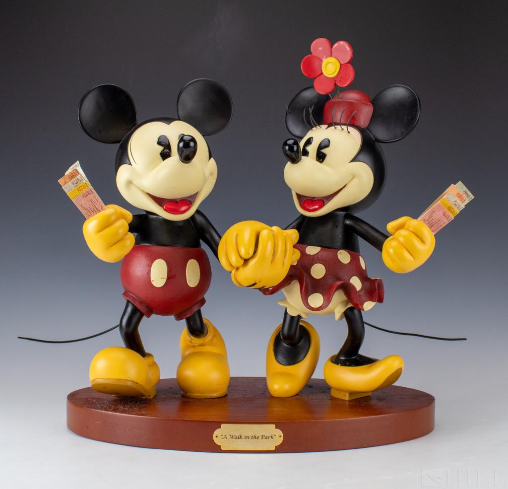 Disney Big Figure Mickey & Minnie Walk in the Park (1 of 5)