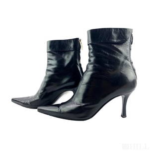 Sergio Rossi Blk Leather Pointed Toe Ankle Boot 36: Authentic Sergio Rossi black leather ankle boots. Size: EU 36, Measurements (Approximate): Calf Circumference: 10 in. Calf Width: 4 in. Boot Shaft Height: 5 1/2 in. Outer Sole (widest): 3 in. Heel Hei