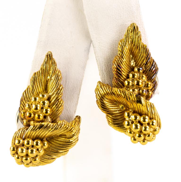 18k Gold Italian Designer Grape Leaf Earrings VTG: Vintage Italian 18k gold earrings. Features a grape cluster and leaf design. Marked BSD Italy 18k. Measures 1 in. x 5/8 in. Clip closures. Weighs 11.2 grams. Good overall condition with minor wear. Hi