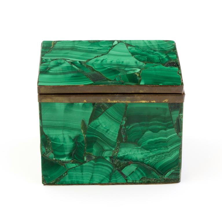 VTG Bronze Mounted Malachite Gemstone Trinket Box: Vintage malachite trinket box. Features inlaid malachite on the body and hinged lid. Metal mounts to lid and lined with fabric. Box 2 1/4 in x 2 3/4 in. x 2 in. Good overall condition with wear. Hill