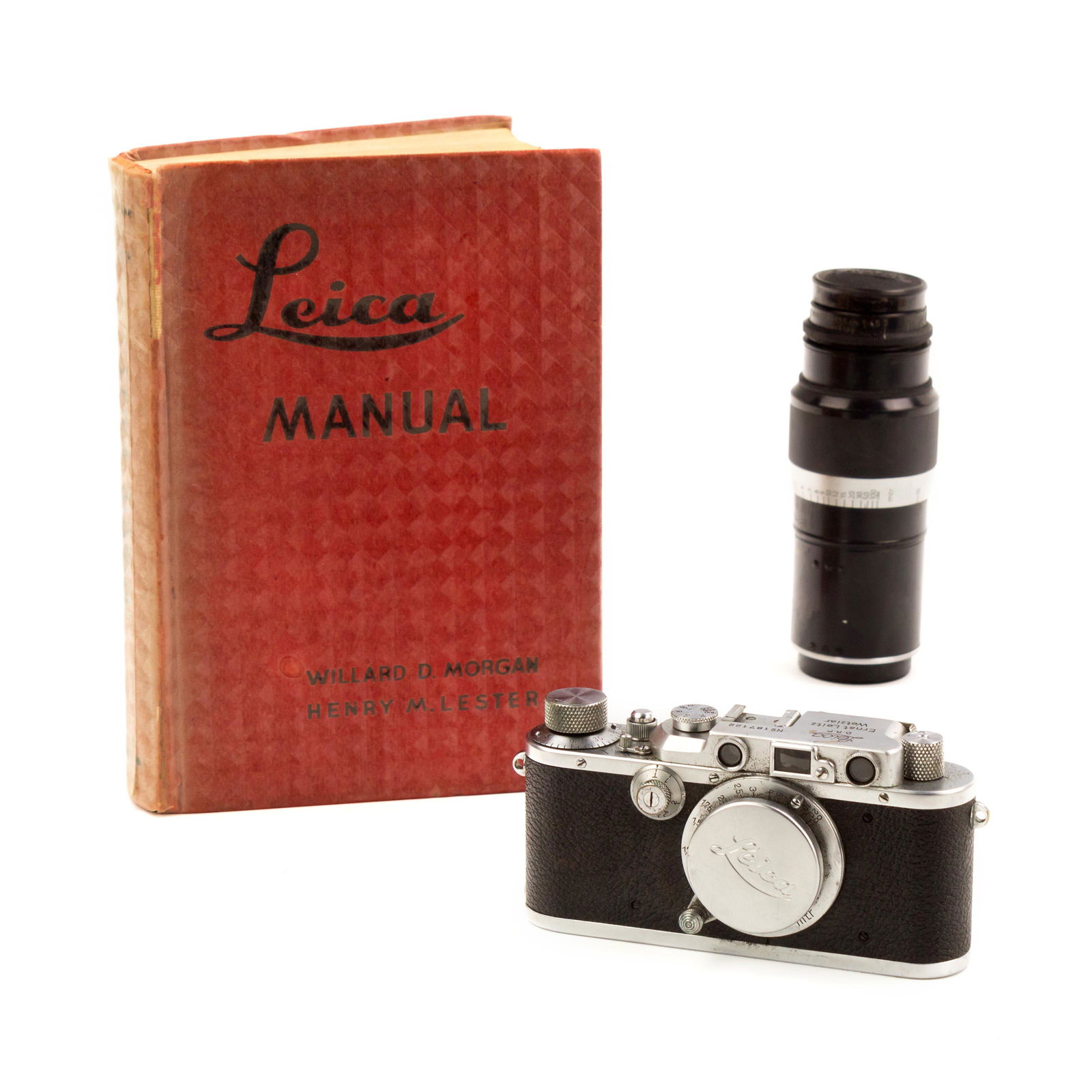 Leica Camera Ernst Leitz Wetzlar Germany SN# 187122: World War II Era, c. 1946 Leica DRP Ernst Leitz Wetzlar range finder camera, No. 187122, with Leitz Elmar f=5cm 1:3,5 lens. Includes Leica Hektor f=13.5 cm 1:4,5 mount lens in protective black case, a