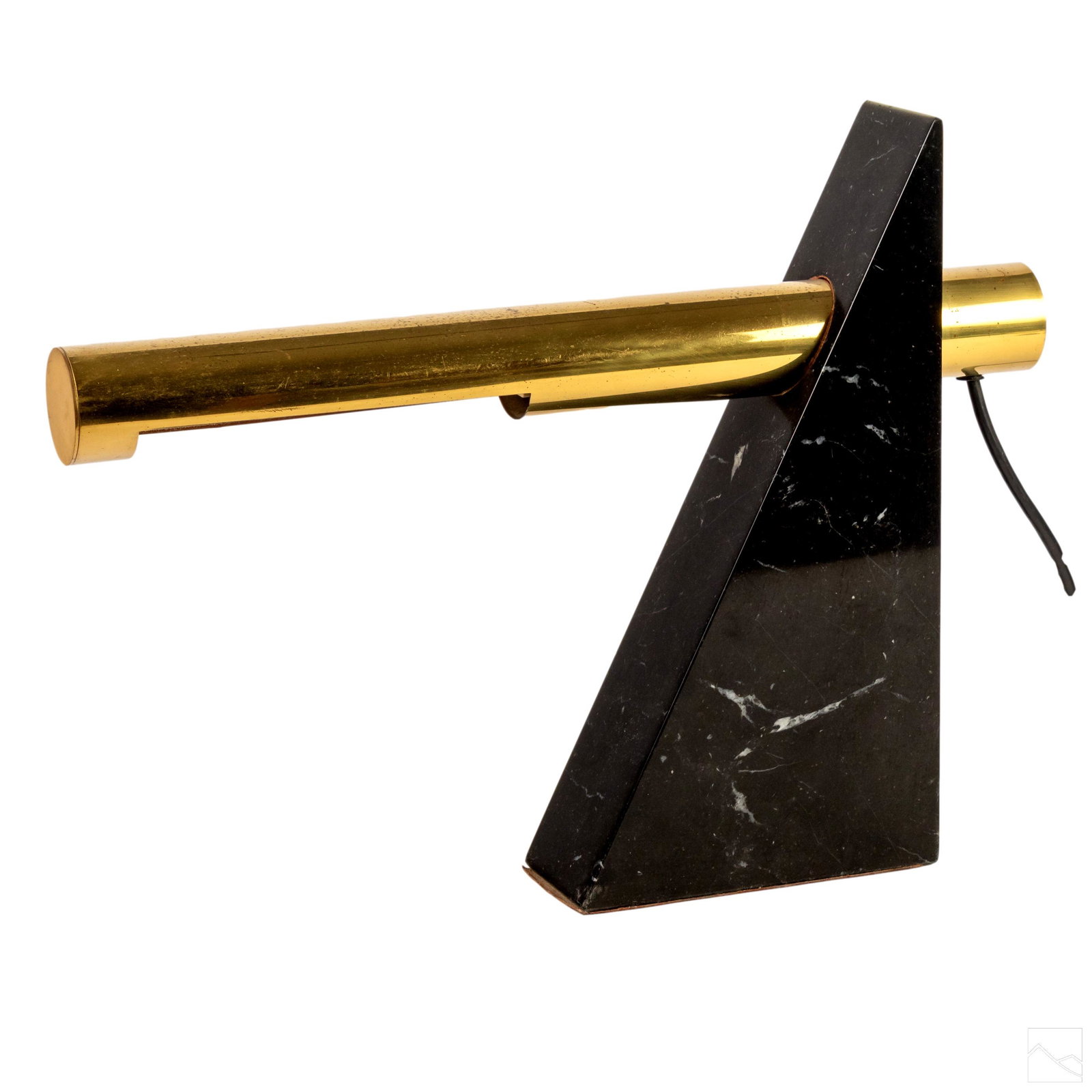 Memphis MC Modern Brass & Marble Cantilevered Lamp: Vintage Mid Century Modern Memphis style table lamp. Cantilever design with black triangle marble base and brass tube fixture. Adjustable positions on brass. SHIPPING Hill Auction Gallery will not shi